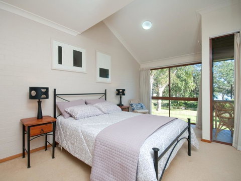 The Moorings, 5/4 Cromarty Road - Rental Cars 3