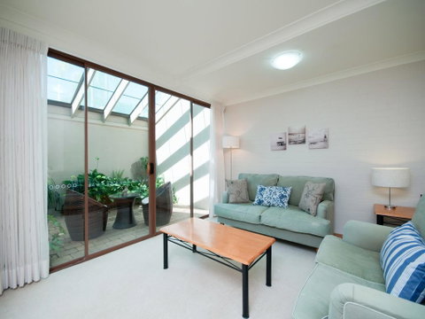 The Moorings, 5/4 Cromarty Road - Rental Cars 2