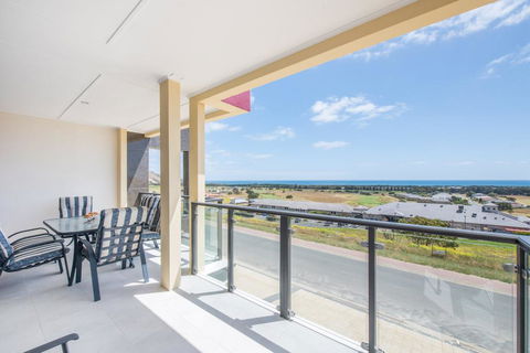 The Oasis - 6 Turnberry Drive, Links Lady Bay - Rental Cars 0