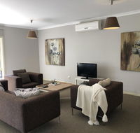 The Old Coolstore - Jonathon Apartment - Rental Cars