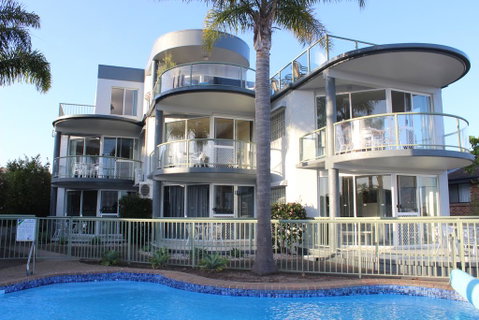 The Palms Apartments - Rental Cars 2