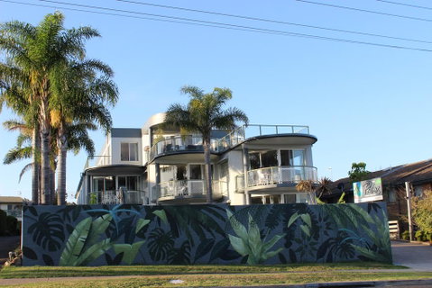 The Palms Apartments - Rental Cars 0