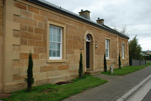 The Red Feather Inn - Rental Cars 1