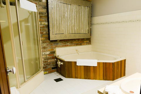 The Royal Daylesford Hotel - Rental Cars 2