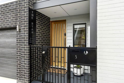 The Ryan Geelong CBD - Rental Cars 0