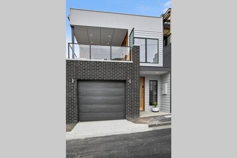 The Ryan Geelong CBD - Rental Cars 3