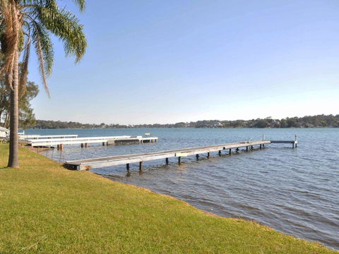 The Studio On The Lake @ Fishing Point, Lake Macquarie - Honestly Put The Line In And Catch Fish - Rental Cars 0