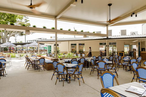 The Waterloo Bay Hotel - Rental Cars 2