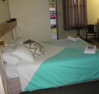 Tocumwal Hotel Motel The Palms - Rental Cars
