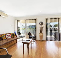 Townhouse in the heart of Port Stephens - Rental Cars