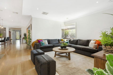 TRANQUIL HAVEN - MOUNT ELIZA - Rental Cars 0