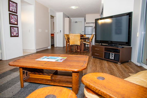Tripcony Quays - Rental Cars 1