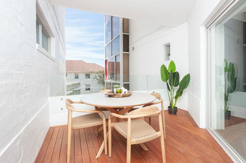 ULTIMATE BONDI LIVING - Rental Cars 2