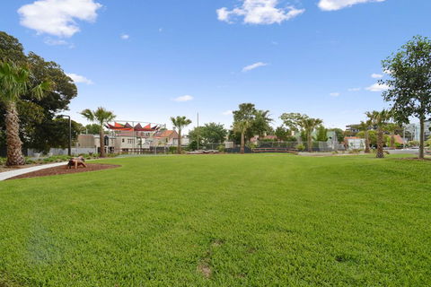 Ultra Modern, Luxurious Apartment In Tranquil Sydney - Rental Cars 3