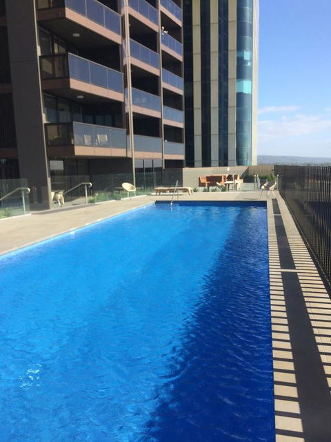 VUE Penthouse On King William - Rental Cars 3