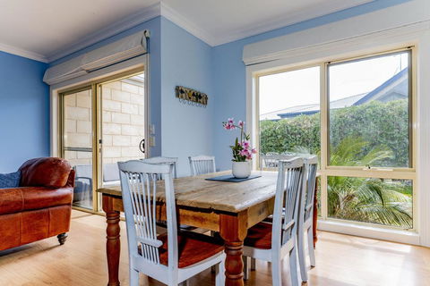 WALKIN ON SUNSHINE - STROLL TO BEACH BREAK - Rental Cars 1