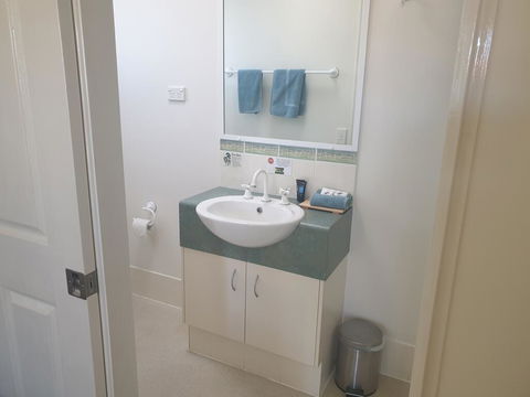 Warrego Motel - Rental Cars 3