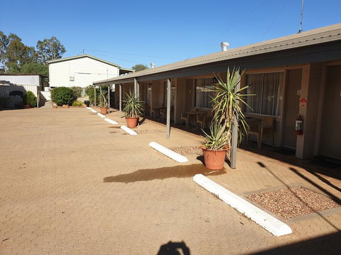 Warrego Motel - Rental Cars 1