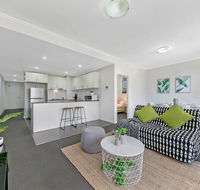 WARRICK FRAM 3 BEDS APT FREE PARKING WALK TO WESTFIELD CLOSE TO HOSPITAL NWF003 - Rental Cars