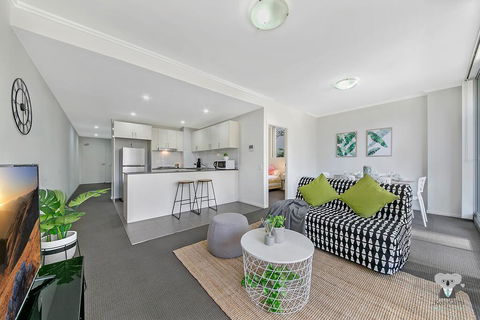 WARRICK FRAM 3 BEDS APT FREE PARKING WALK TO WESTFIELD CLOSE TO HOSPITAL NWF003 - Rental Cars 0