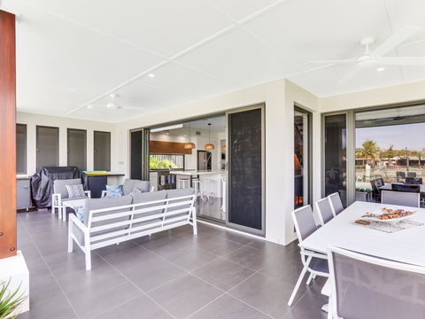 WATERFRONT HOME BORDERING MOOLOOLABA - Rental Cars 2