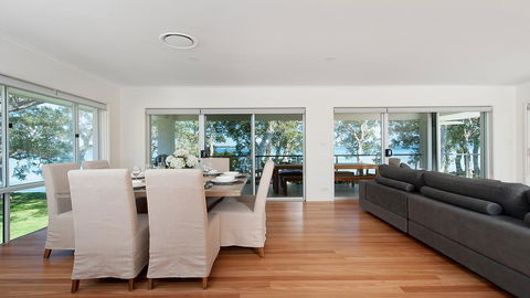 Waterfront Serenity - Luxury Home With Grand Views - Rental Cars 3