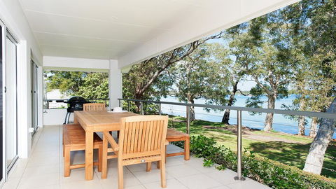 Waterfront Serenity - Luxury Home With Grand Views - Rental Cars 2
