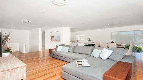 Waterfront Serenity - Luxury Home With Grand Views - Rental Cars 1