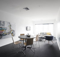 Tyrian Serviced Apartments Fitzroy - Rental Cars