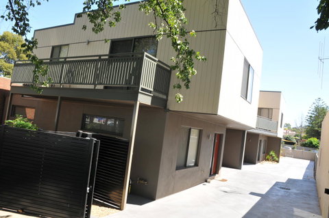 National Hotel Complex Bendigo - Rental Cars 13