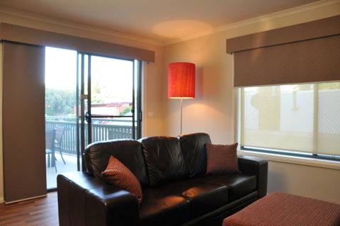 National Hotel Complex Bendigo - Rental Cars 25