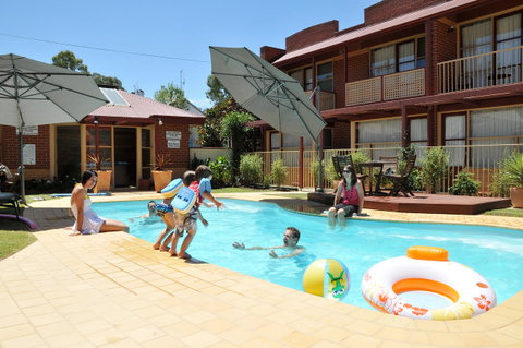 National Hotel Complex Bendigo - Rental Cars 12