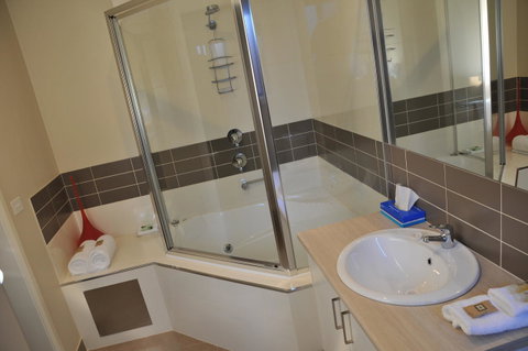 National Hotel Complex Bendigo - Rental Cars 22