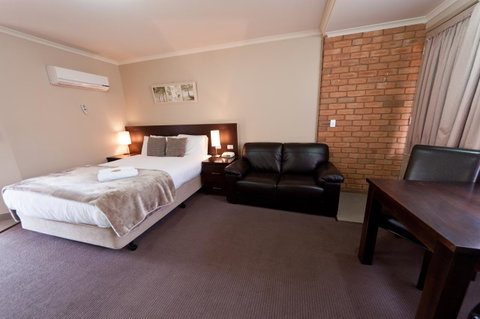 National Hotel Complex Bendigo - Rental Cars 11