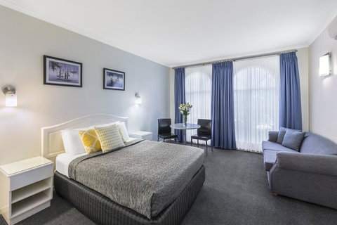 Cathedral Motor Inn - Rental Cars 0