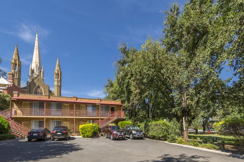 Cathedral Motor Inn - Rental Cars 1