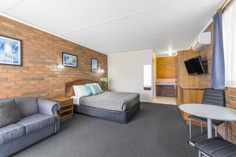 Cathedral Motor Inn - Rental Cars 20
