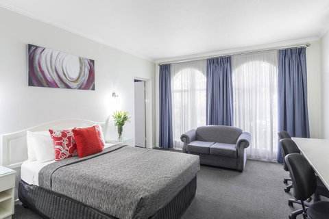 Cathedral Motor Inn - Rental Cars 12