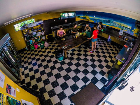 Cool Bananas Backpackers - Rental Cars 34