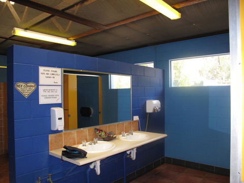 Cool Bananas Backpackers - Rental Cars 44