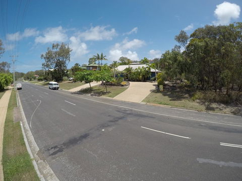 Cool Bananas Backpackers - Rental Cars 1