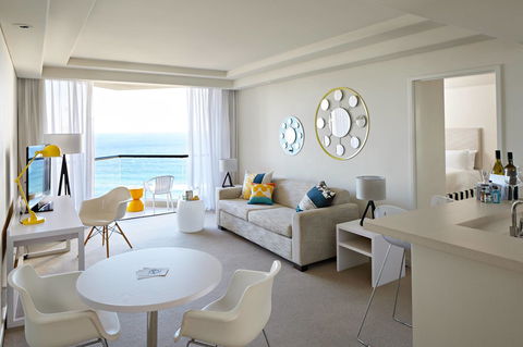 QT Gold Coast - Rental Cars 7