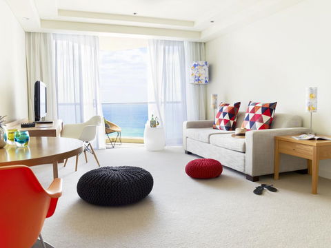 QT Gold Coast - Rental Cars 30