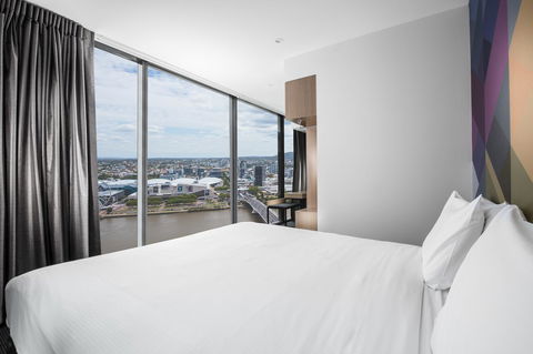 Ibis Styles Brisbane Elizabeth Street - Rental Cars 2