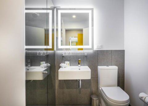 Ibis Styles Brisbane Elizabeth Street - Rental Cars 7