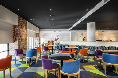 Ibis Styles Brisbane Elizabeth Street - Rental Cars 12