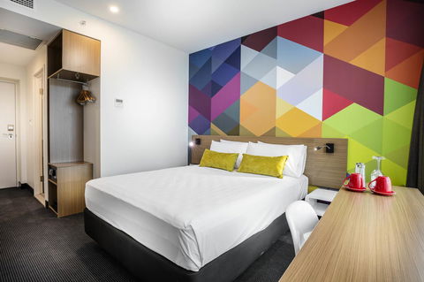 Ibis Styles Brisbane Elizabeth Street - Rental Cars 20