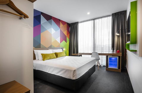 Ibis Styles Brisbane Elizabeth Street - Rental Cars 14