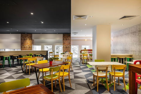 Ibis Styles Brisbane Elizabeth Street - Rental Cars 23
