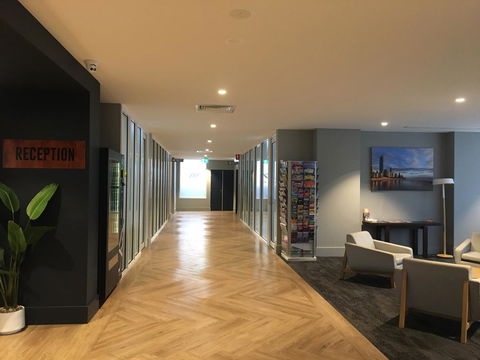 Woodroffe Hotel - Rental Cars 6